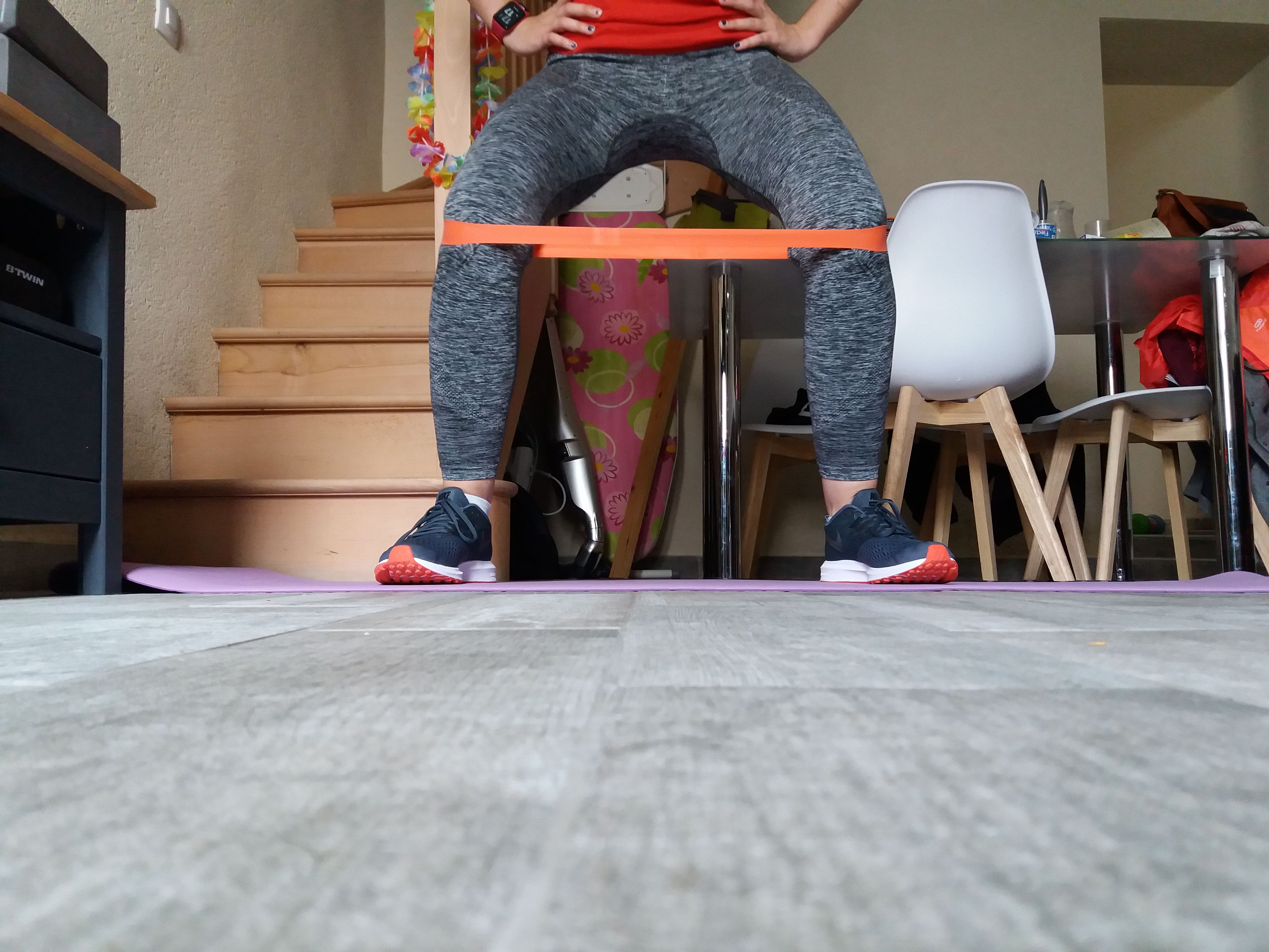 exercice du crabe avec élastique
