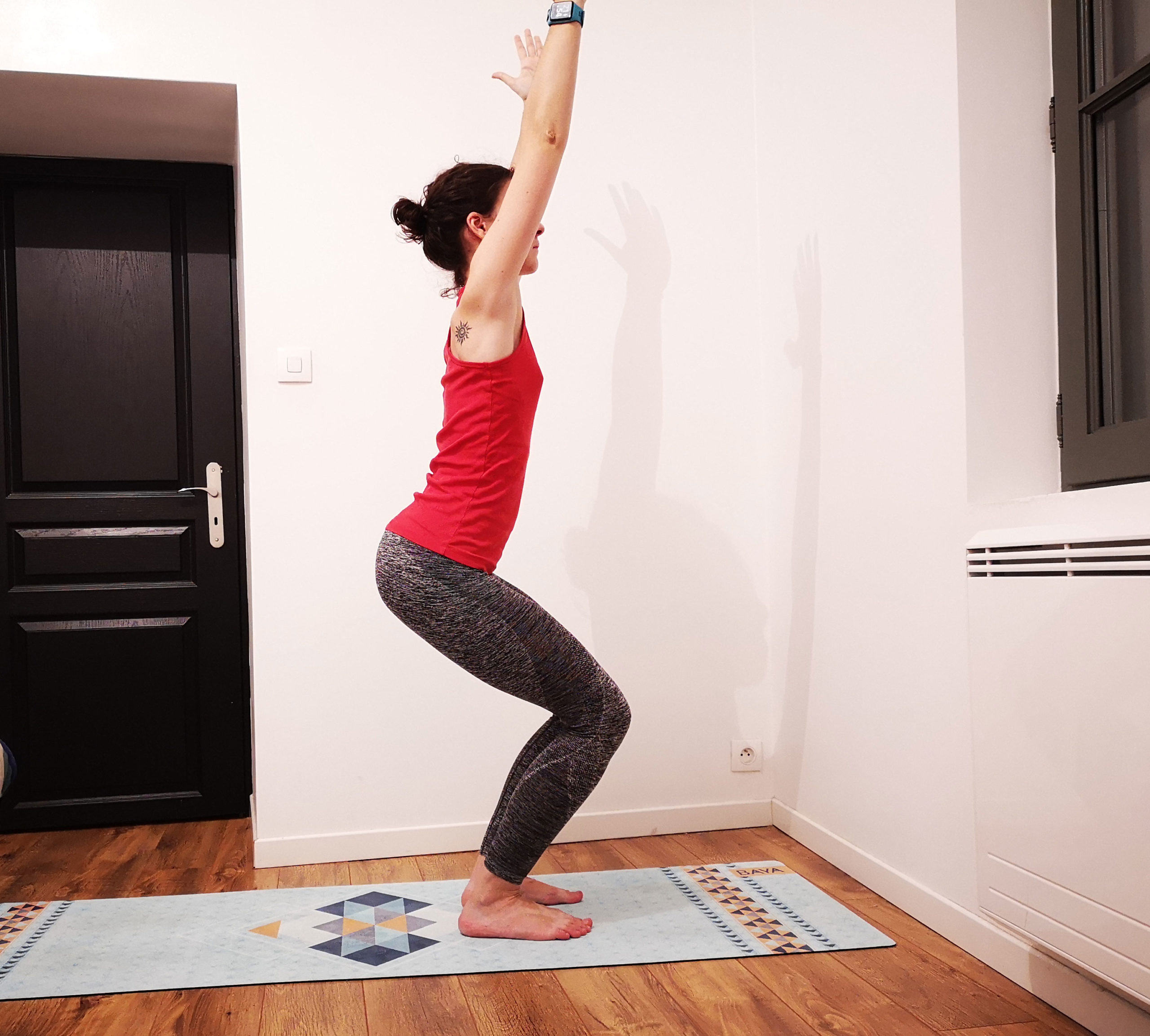 Posture de la chaise yoga, utkatasana